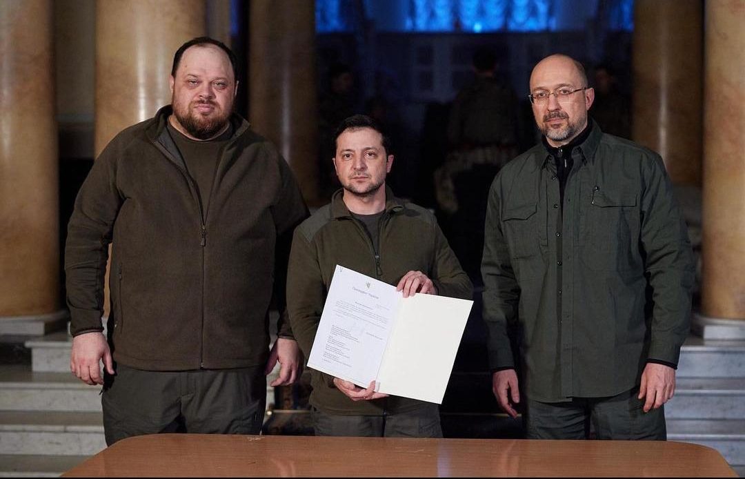 Zelensky Dice Que Ha Solicitado Oficialmente Que Ucrania Sea Miembro De La Unión Europea