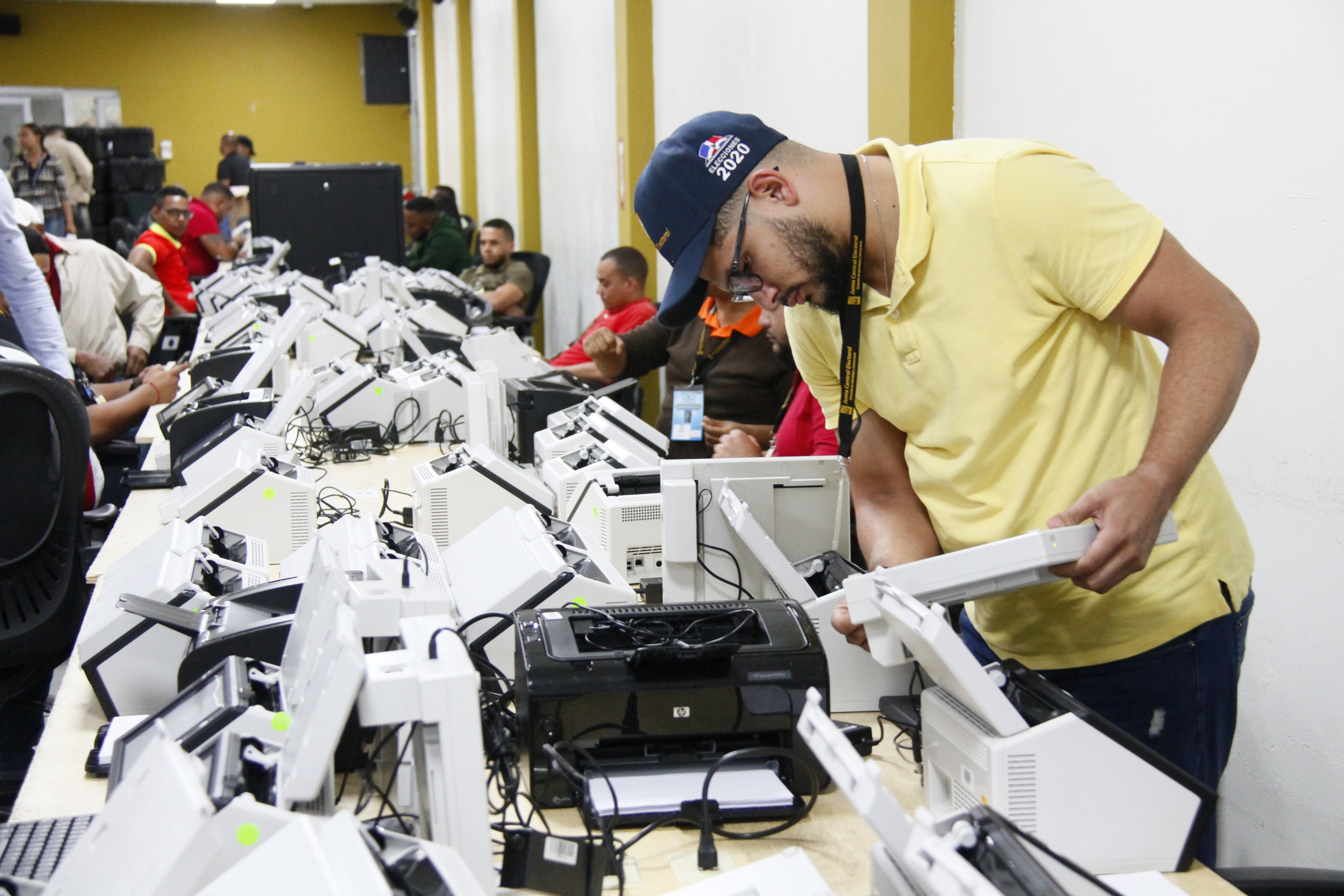 Jce Inicia Proceso De Clonado De 7,750 Equipos Que Usarán En Primarias Del Prm