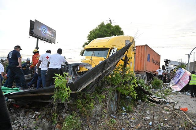 Accidente Entre Yipeta Y Camión En La Máximo Gómez Con San Martín Deja 4 Heridos