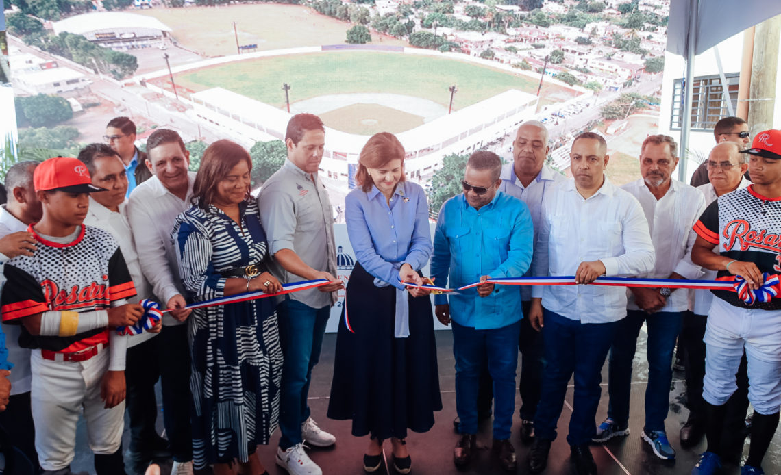 Raquel Peña Y Ministro Bonilla Inauguran Estadio De Béisbol En Bonao