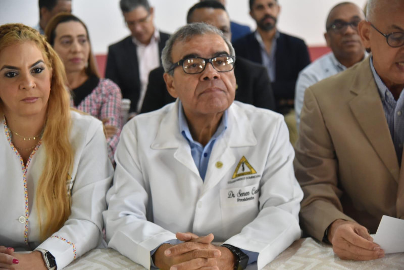 "colegio Médico Sostiene Que Dengue Está Fuera De Control"