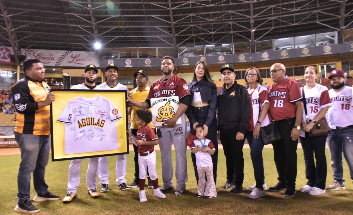 Águilas Cibaeñas Despiden A Nelson Cruz En Estadio Cibao