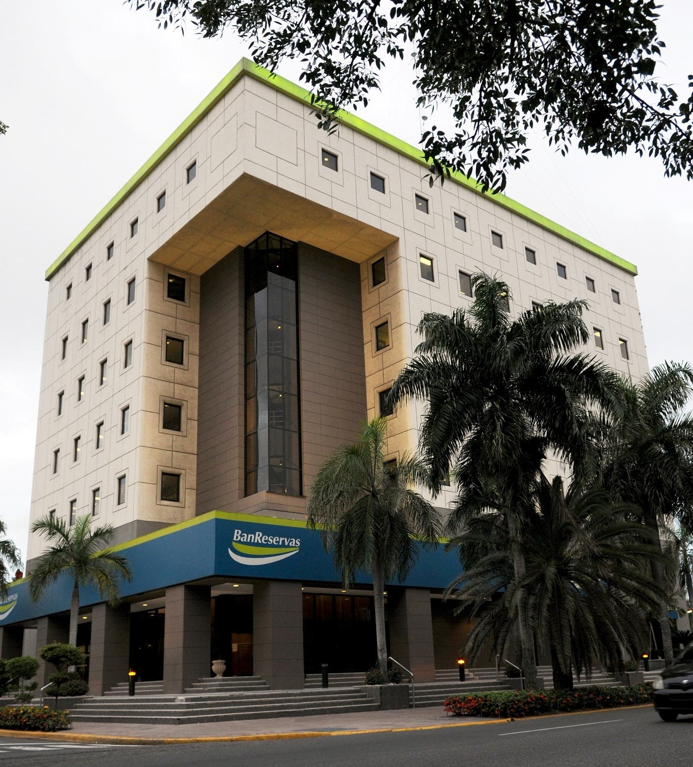 Los Activos Y Pasivos De Bancamérica Fueron Adjudicados Al Banco De Reservas