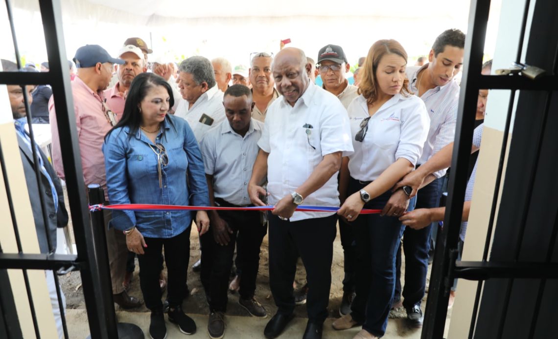 Iad Entrega Sistema De Bombeo Y Obra De Toma En Hacienda Estrella, Sdn