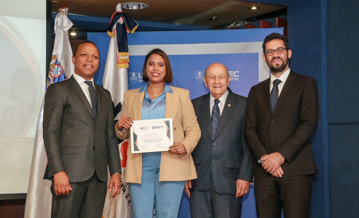 Edesur Y Apec Gradúan 204 Periodistas Y Comunicadores En Su 3er. Diplomado Sobre El Sector Eléctrico