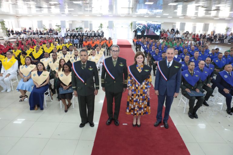 Raquel Peña Encabeza Graduación De Más 2,700 Civiles Y Militares En Distintas Carreras
