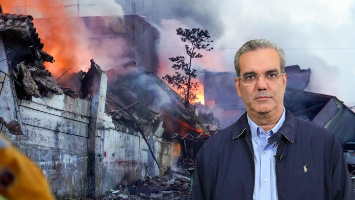 Abinader Y Ministro De Salud Visitan Zona De Desastre Por Explosión En San Cristóbal