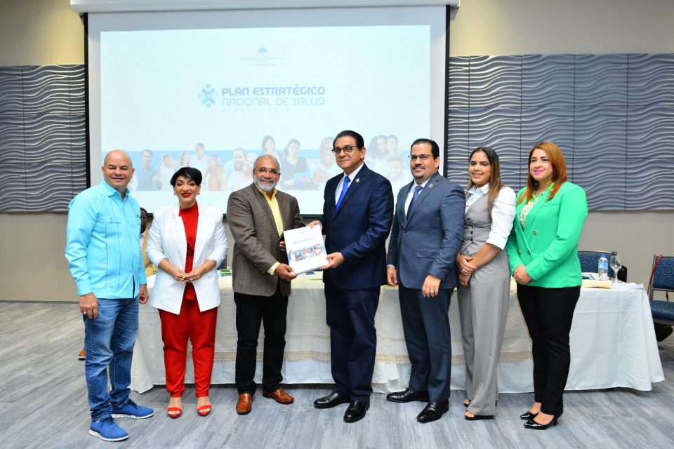 Ministro De Salud Presenta En La Vega Plandes 2030
