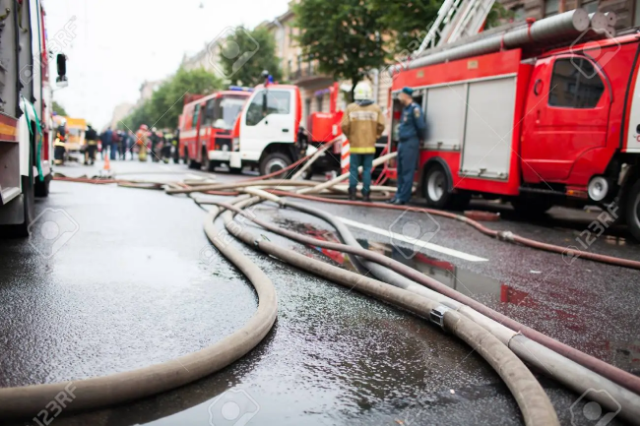 Explosión De Tubería Provoca Hundimiento En Avenida Las Carreras, En Santiago
