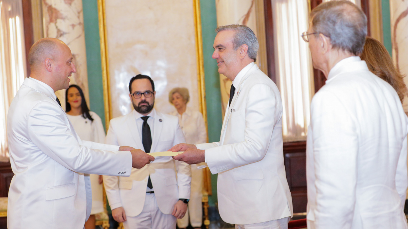 Presidente Abinader Recibe Credenciales Del Nuevo Nuncio Apostólico De La Santa Sede