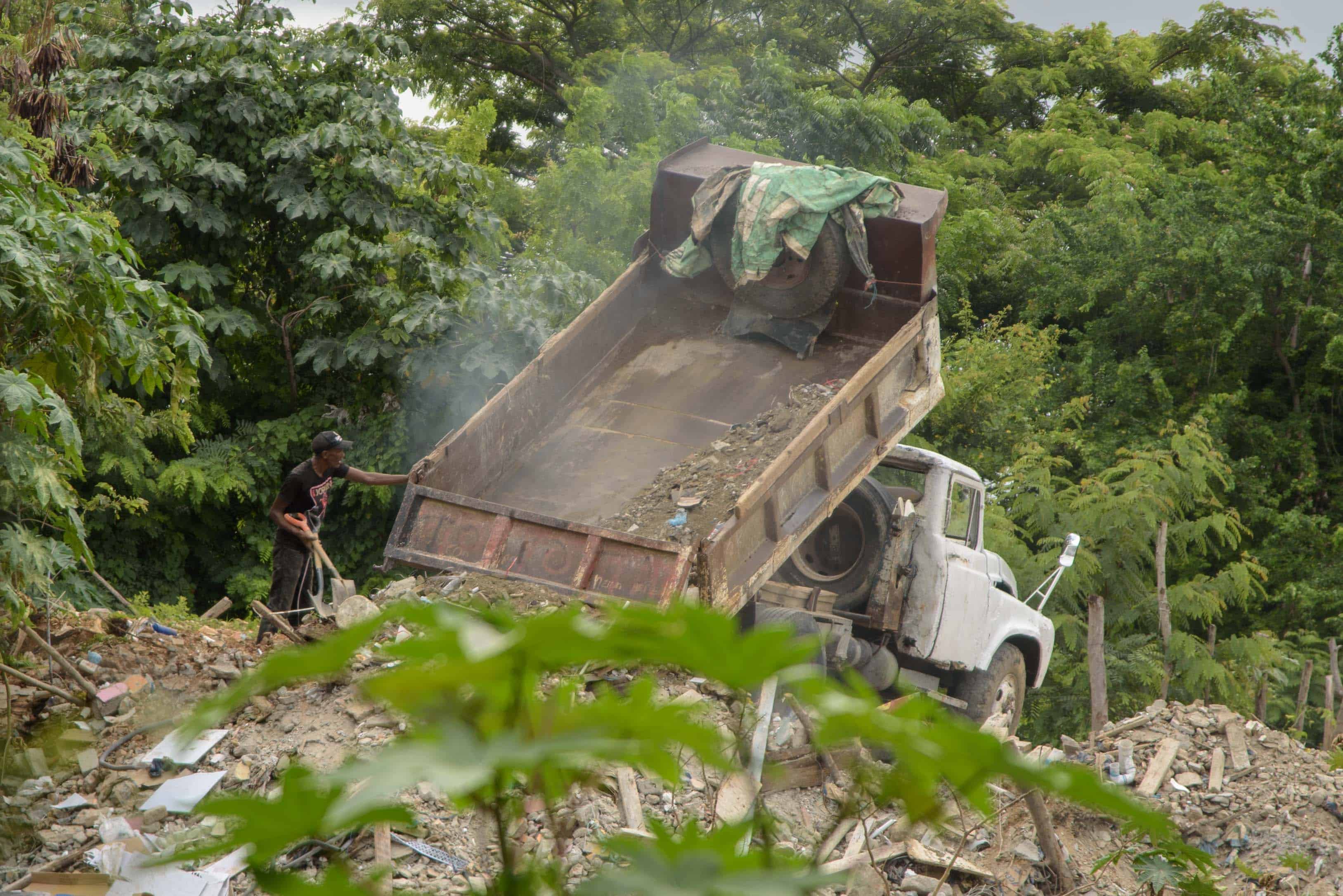 Continúa Relleno En área Del Río Ozama; Medio Ambiente No Interviene