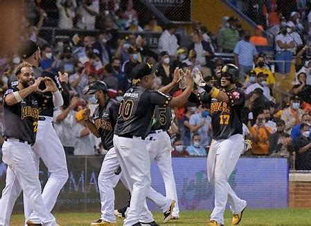 Con Gran Relevo, Águilas Cibaeñas Doblegan A Los Gigantes