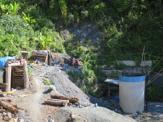 Comunitarios De Barahona En Desacuerdo Con El Cierre De La Mina De Larimar