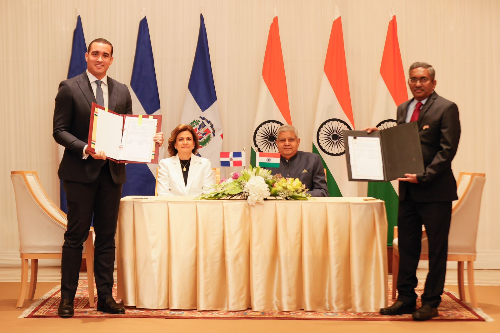 Encuentro Entre El Vicepresidente De La República De La India Y La Vicepresidenta De La República Dominicana