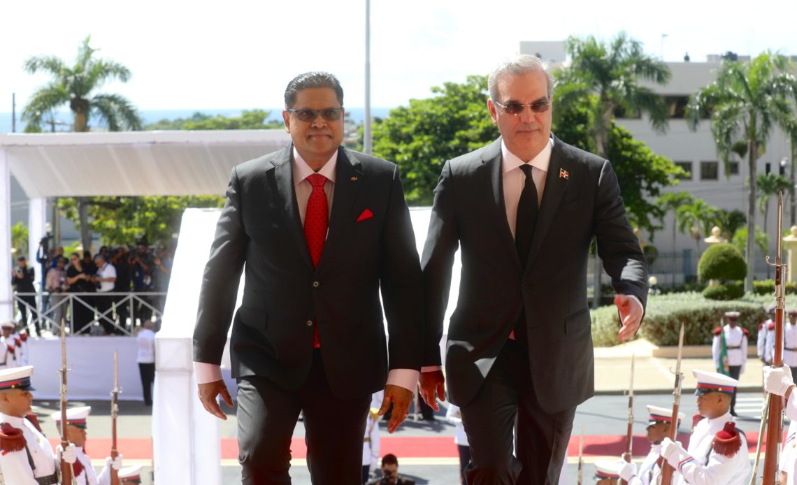 Presidente De Surinam Es Recibido En El Palacio Nacional