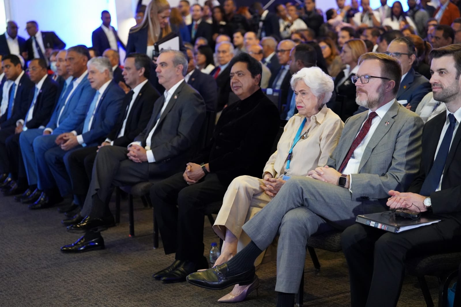 Presidente Abinader Anuncia Colocación De La Primera Oferta Pública De Acciones Del País