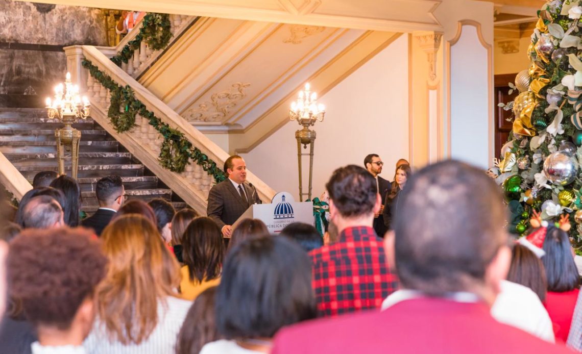 José Ignacio Paliza Enciende árbol Navideño Del Palacio Nacional