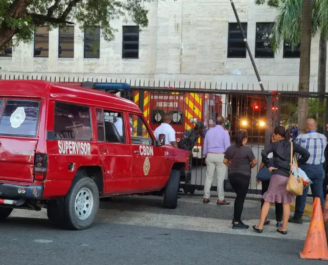Se Registra Conato De Incendio En El Ministerio De Educación