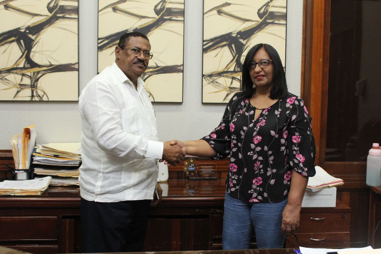 Juramentan Nueva Directora En Hospital Robert Reid Cabral
