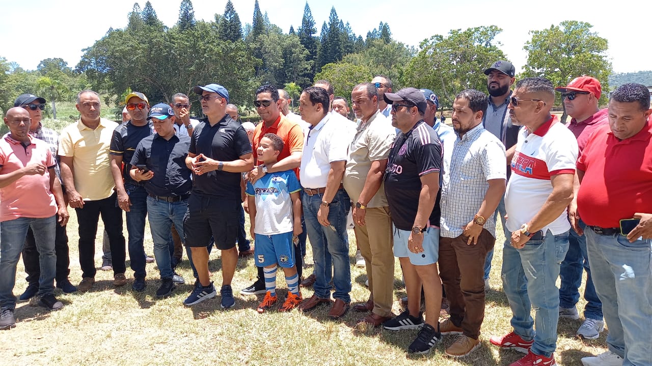 El Alcalde Kelvin Cruz Visitó El Campo De Fútbol De La Escuela Agrícola Salesiana