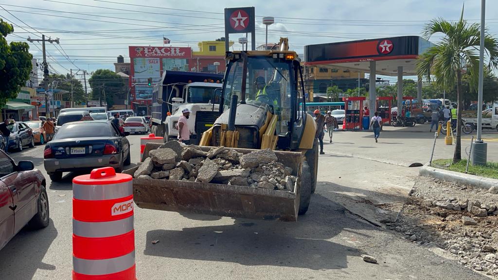 Trabajan En Reconstrucción Aceras Y Pavimento En La Isabel Aguiar Afectada Por Lluvias