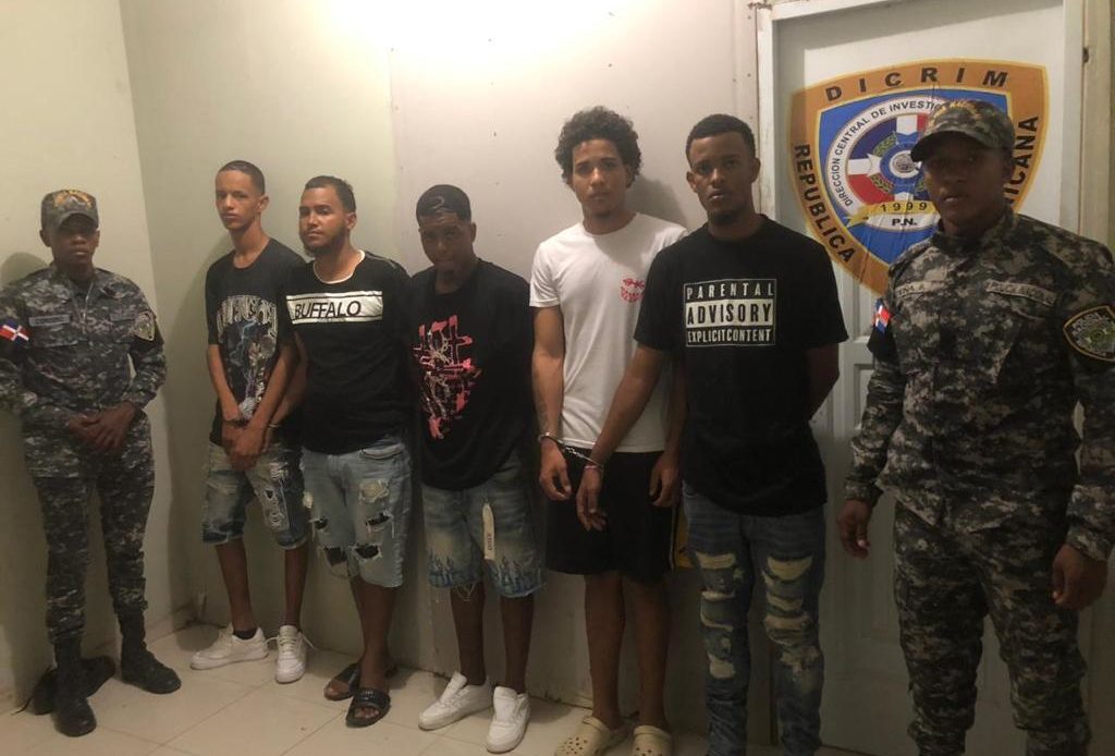 Pn Apresa Presuntos Atracadores En Montecristi; Ocupan Dos Pistolas Ilegales