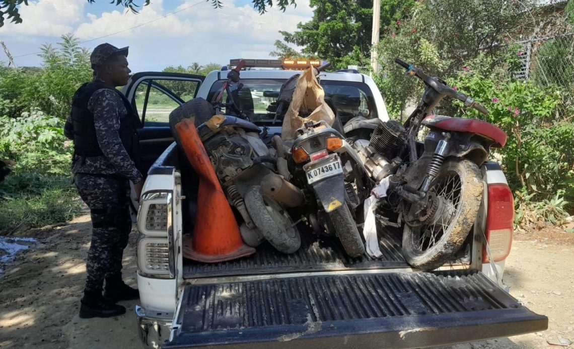 Pn Recupera Motocicletas Y Máquinas De Motor En Casa Abandonada