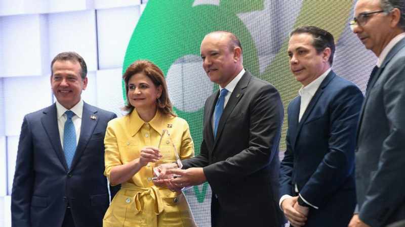 Acis Reconoce Director De Proindustria Por Sus Aportes A La Innovación Del Sector