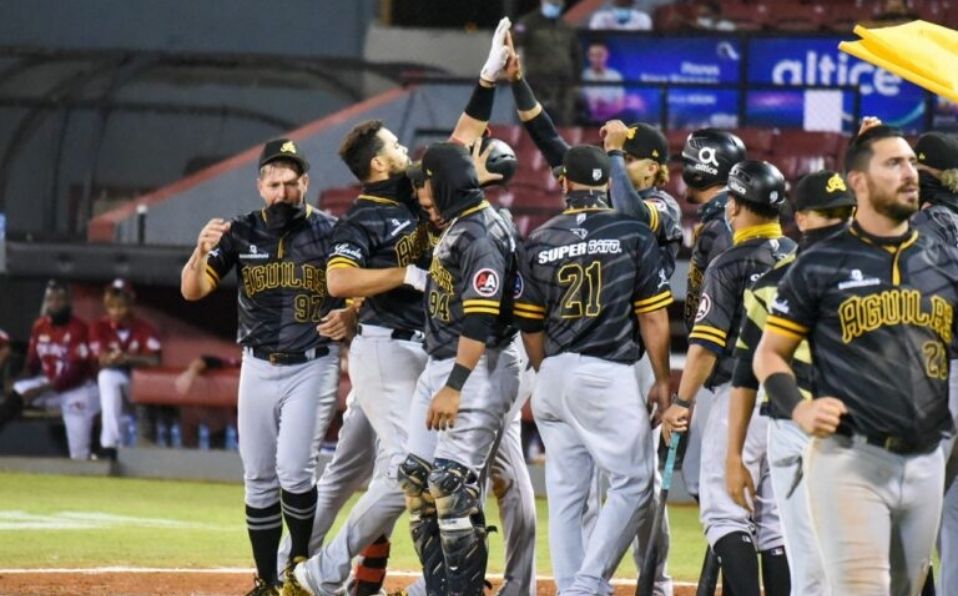Aguilas Propinan Quinta Derrota Seguida Al Escogido