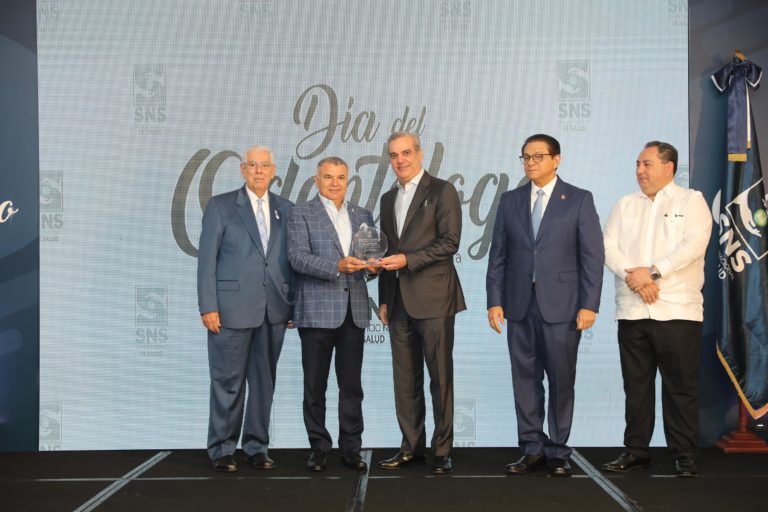 Presidente Abinader Anuncia Gobierno Trabajará En La Implementación De Unidades Salud Bucal Escolar