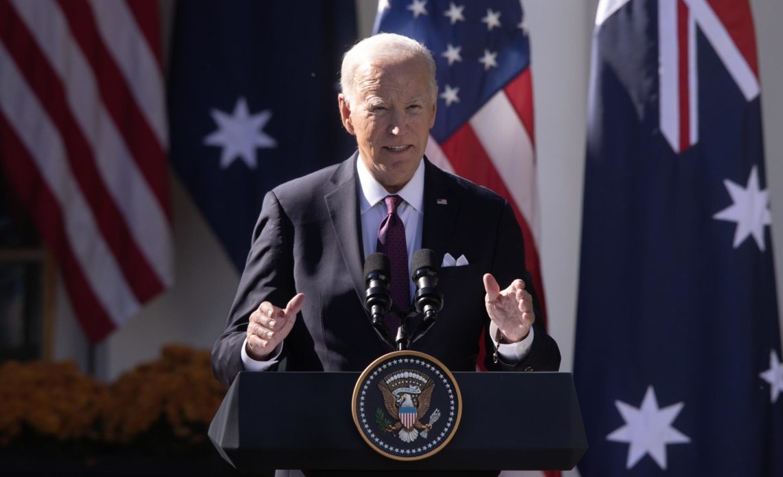 Biden Pide A Los Republicanos Apoyar La Prohibición De Armas De Asalto Tras Tiroteo De Maine