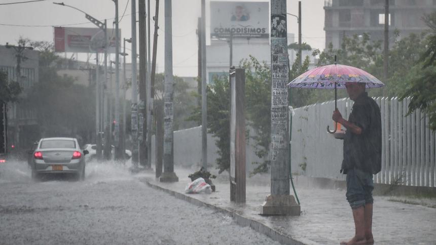 Vaguada Y Onda Tropical Afectan Al País; Coe Coloca Cuatro Provincias Y Al Distrito En Alerta Verde