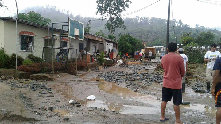 Los Afectados Por Las Lluvias Comienzan A Retornar A Sus Hogares