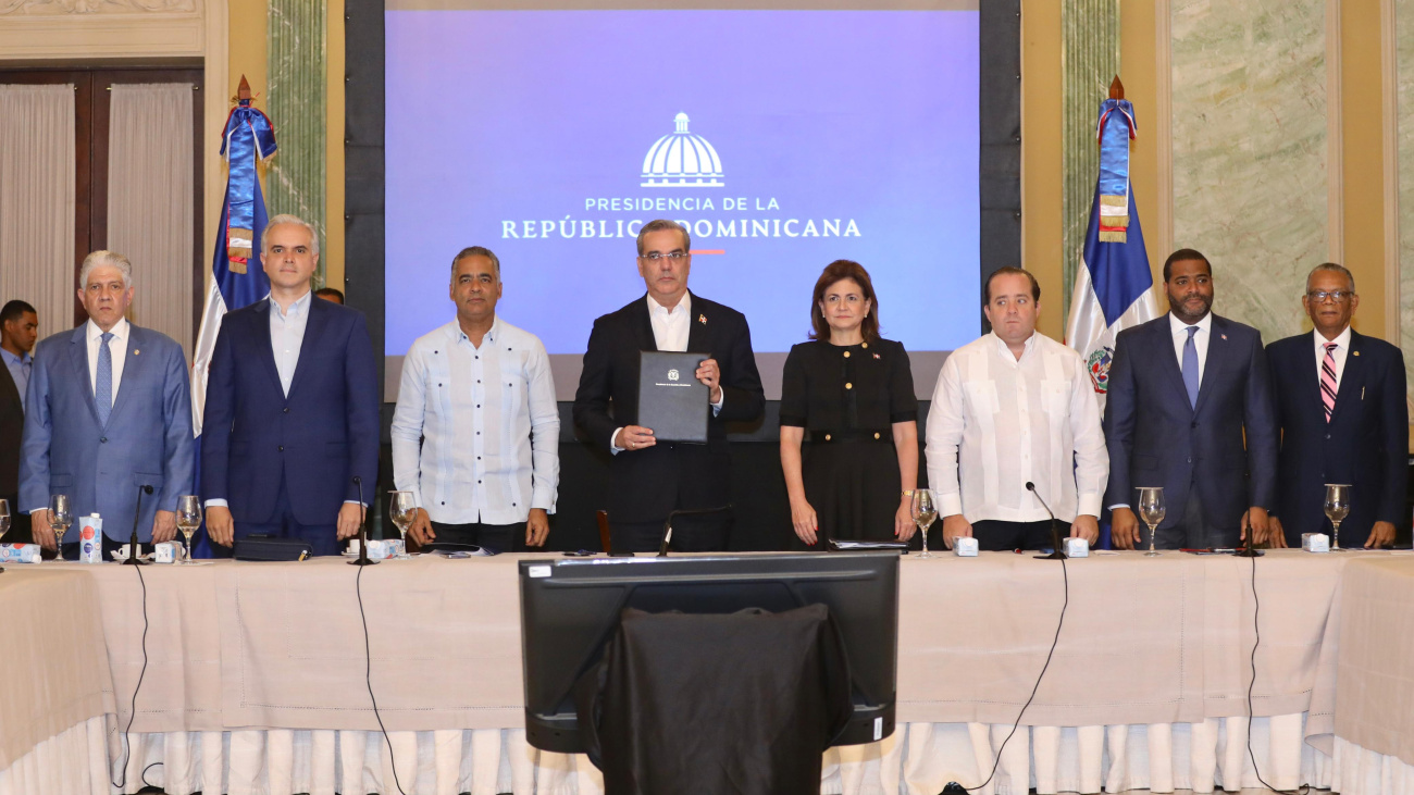 Presidente Abinader Firma Pacto De Nación Por Crisis Haitiana