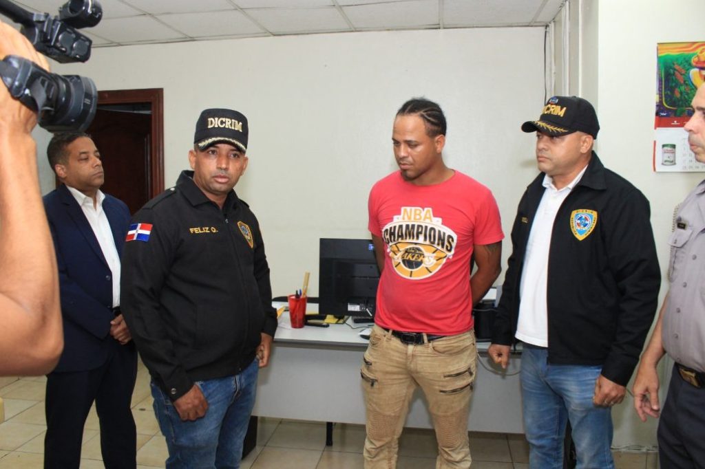 Se Entrega Hombre Buscado Por Muerte De Vigilantes En Supermercado De Villa Mella