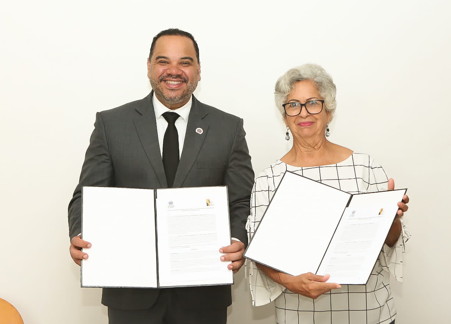 Defensor Del Pueblo Y Museo De La Resistencia Firman Convenio Para Promover La Historia Dominicana