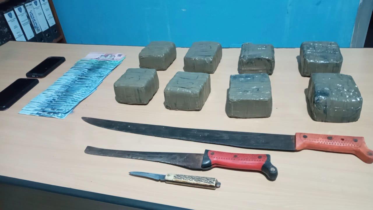 Pn Cibao Apresa Cuatro Personas Y Les Ocupa Armas, Motocicletas Y Droga