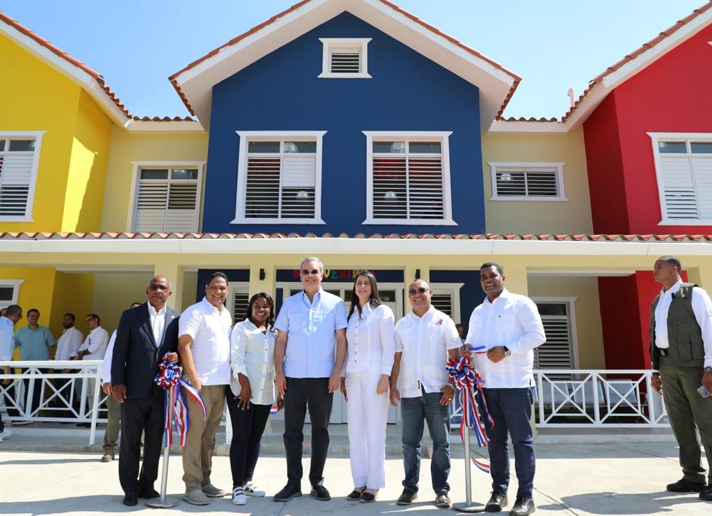 Presidente Abinader Entregó 14 Obras En Bonao, La Vega Y Santiago Durante El Fin De Semana