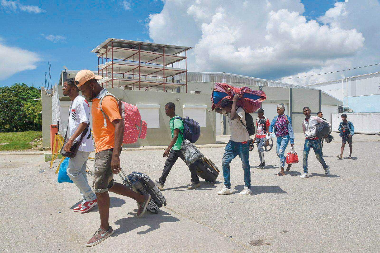 Gobierno Regularía Empleo De Los Haitianos En Construcción De Obras