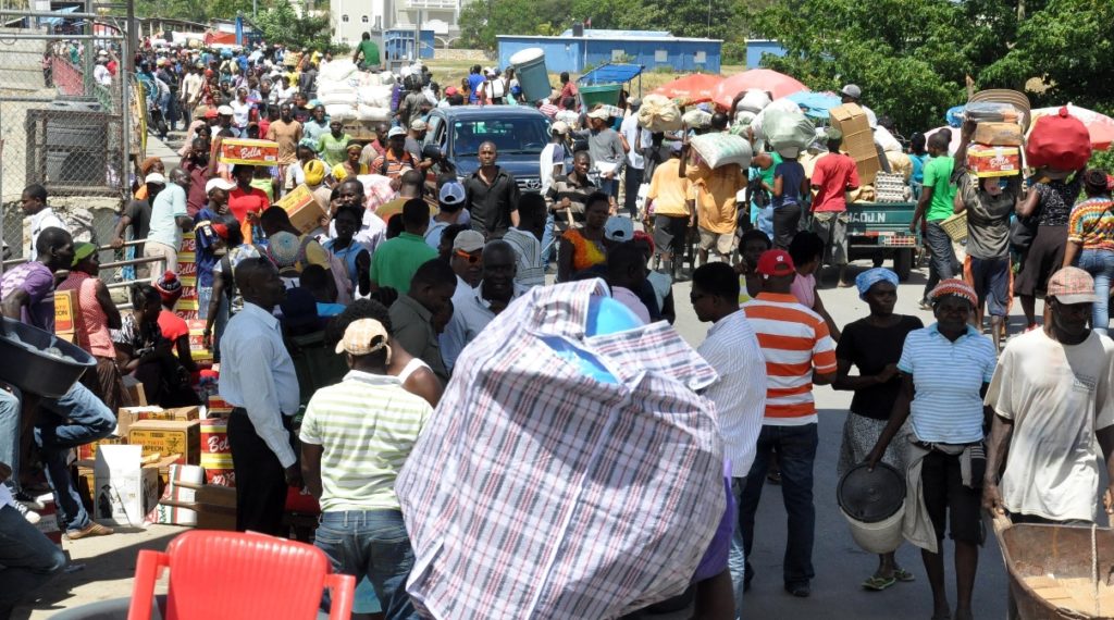 Haitianos Entran En Masa Al Mercado De Dajabón Tras Rotura De Puerta Fronteriza
