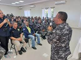 El Uniforme De La Policía Nacional Será Azul Y Su Lema "para Proteger Y Servir"