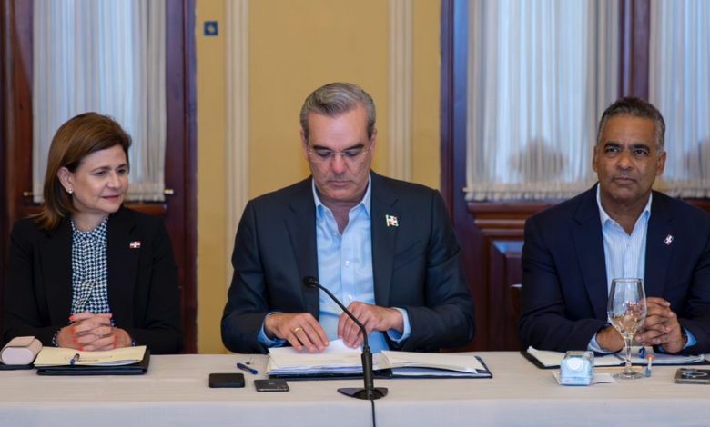 Abinader Evalúa Daños De La Tormenta Franklin Con Sus Principales Funcionarios