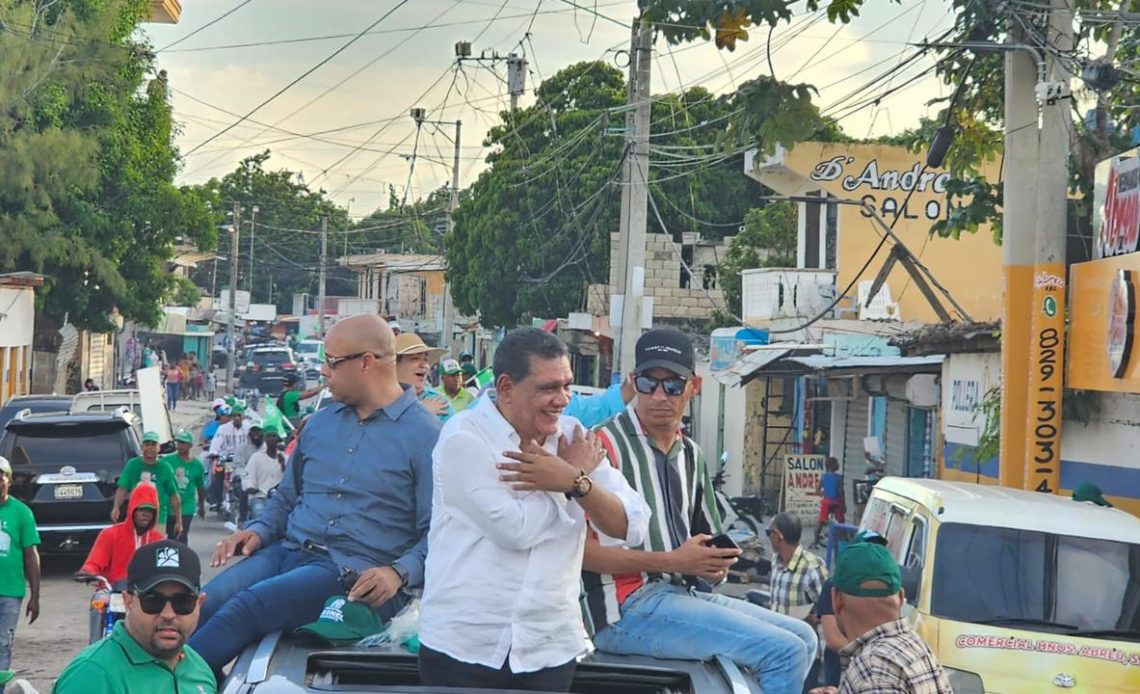 Rubén Maldonado Encabeza Caravana En Boca Chica