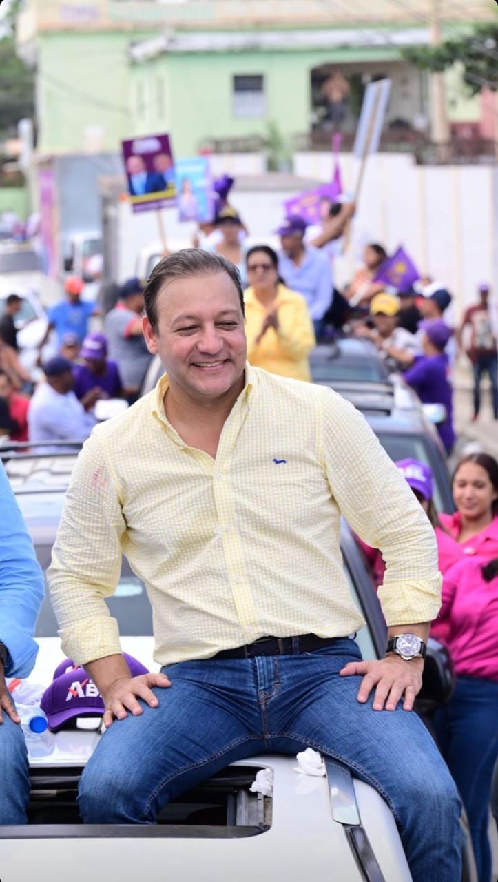 Abel Martínez Realiza Marcha Por La Región Del Cibao