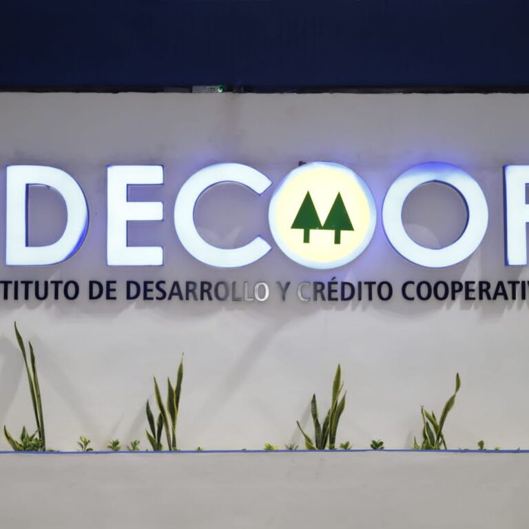 Idecoop Traspasa De Manera Oficial Los Activos Y Derechos De Cooppular A Cooperativa Vega Real