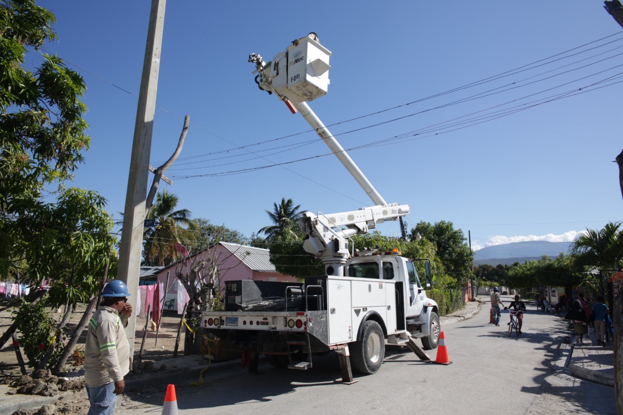 Edesur Llevará Electricidad A Comunidades De San Antonio De Galindo Y Villa Palomino, En Azua