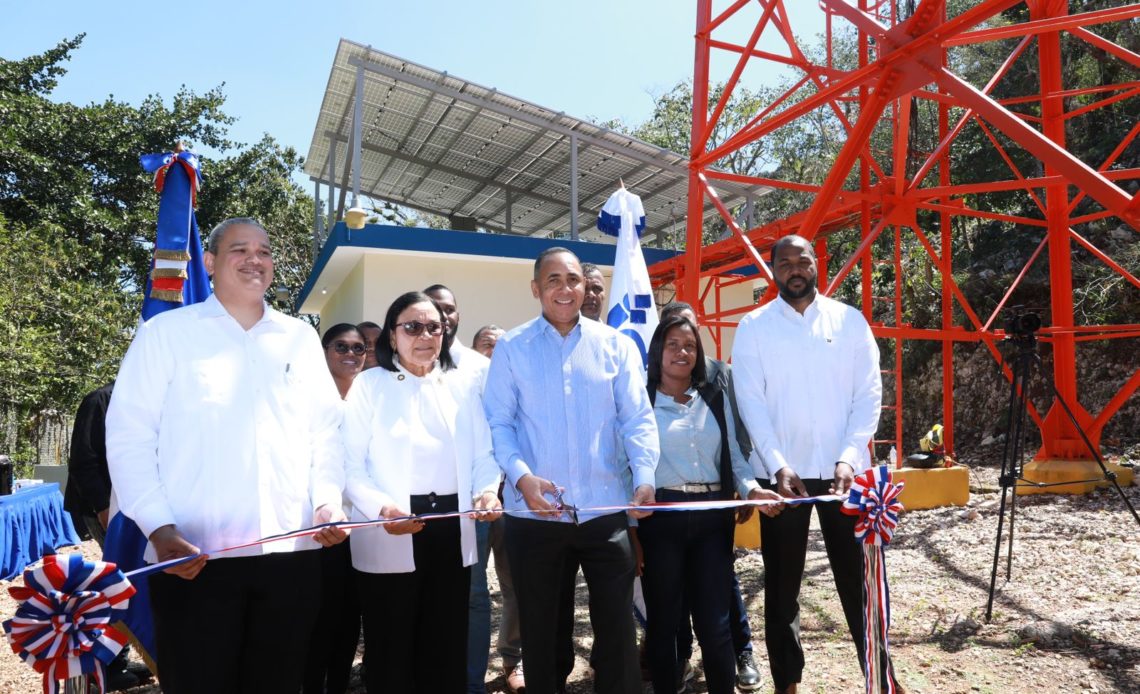 Indotel Y Medio Ambiente Dejan En Funcionamiento Estación Fotovoltaica En La Guázara, Barahona