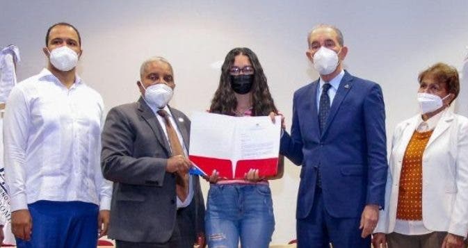 Mescyt Otorga Becas A Estudiantes En El Itsc