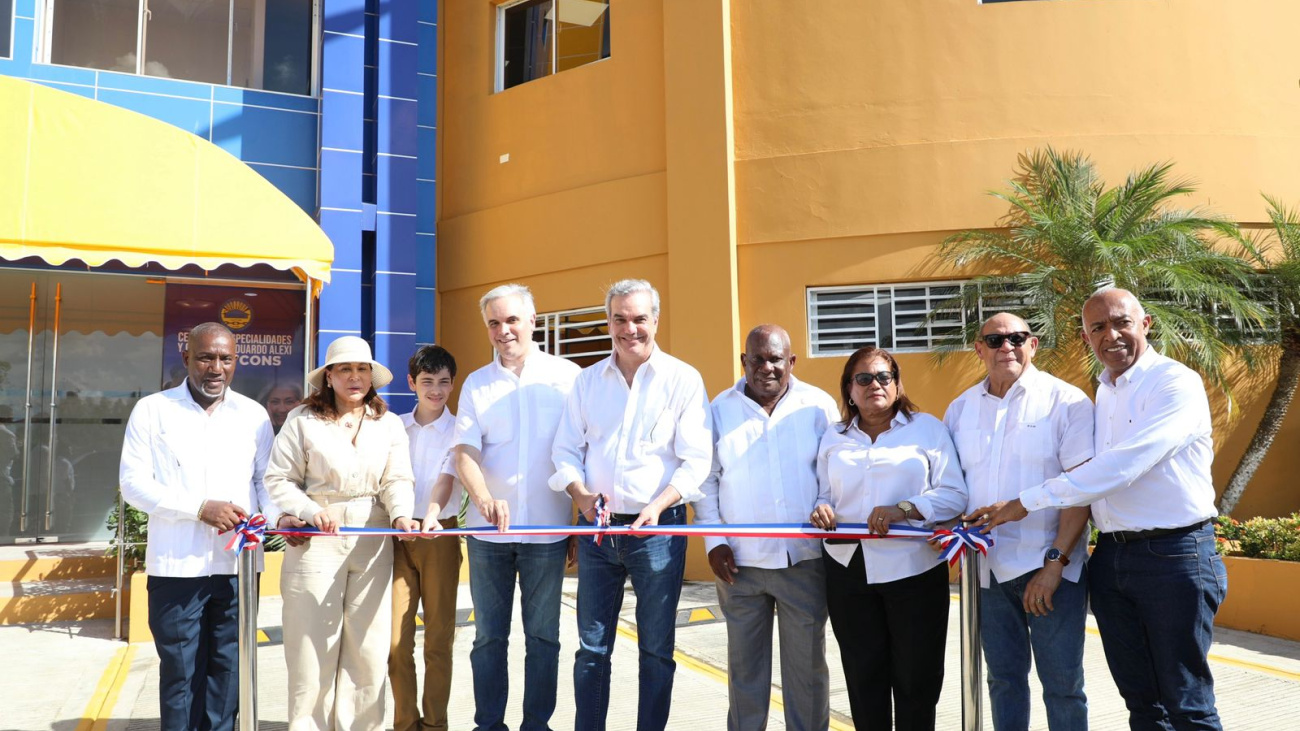 Presidente Abinader Inaugura Centro De Especialidades Y Geriatría En Santo Domingo Este
