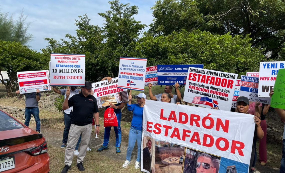 Estafados Por Indisarq Se Manifiestan Frente Al Ministerio De Turismo